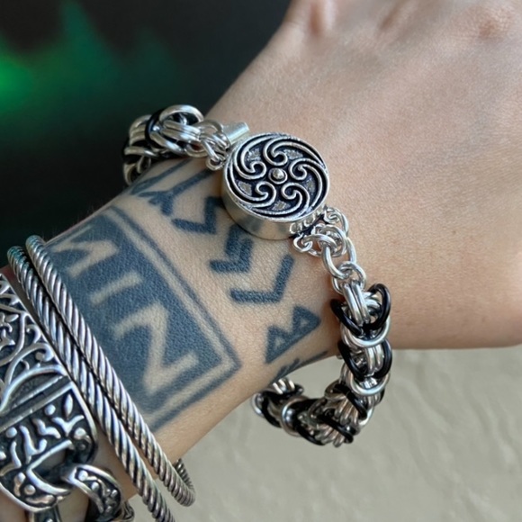 Celtic chain bracelet . handcrafted silver & black maille bizantine links - Picture 15 of 16
